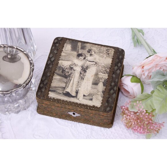 Vintage jewelry box 2 pretty flower girls, French brocade ribbon covered trinket - Picture 2 of 9